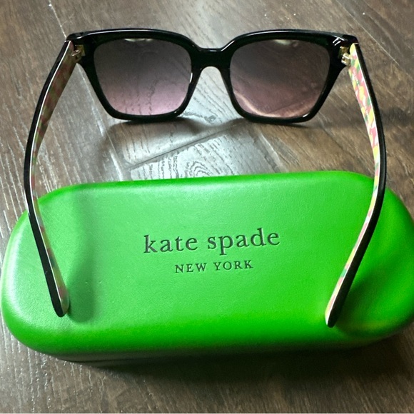 Kate Spade Black Sunglasses with Green Case. New!! main image 6